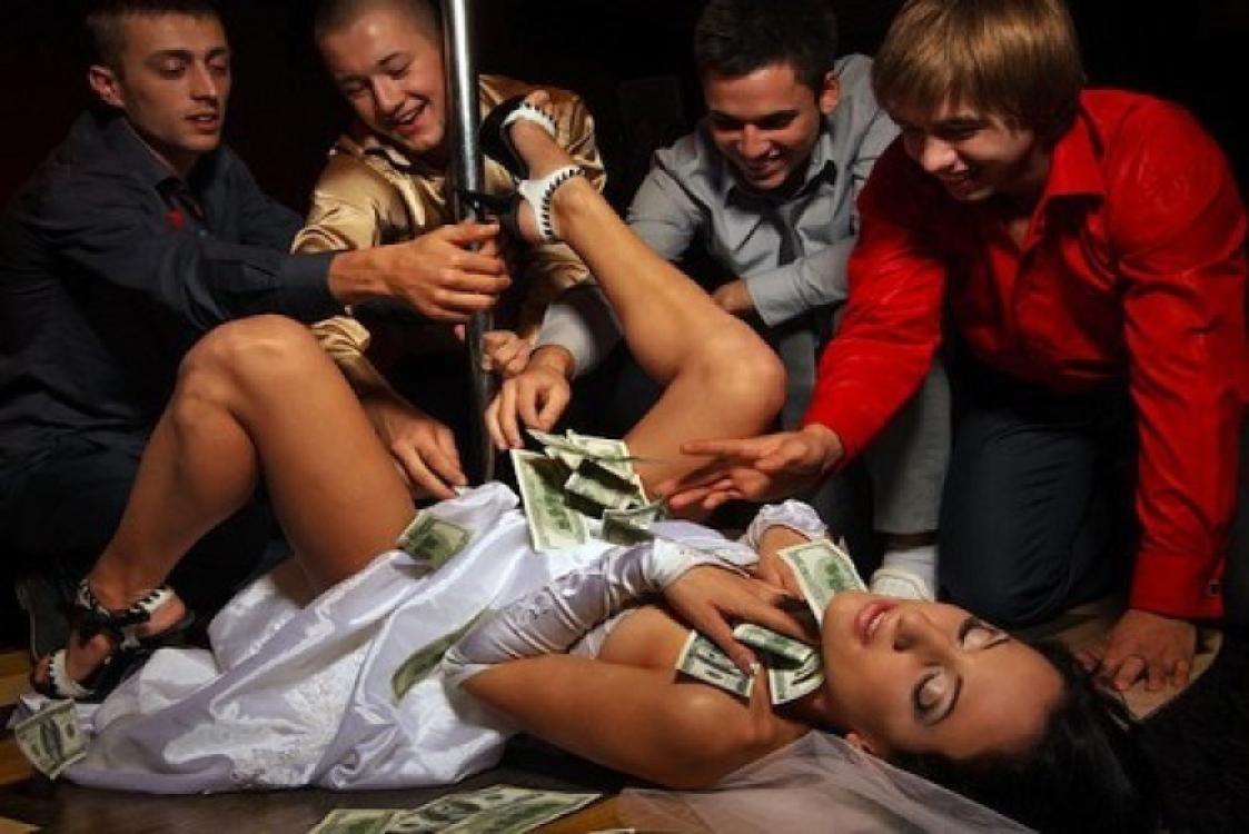 Lap Dance Club Entry - 1