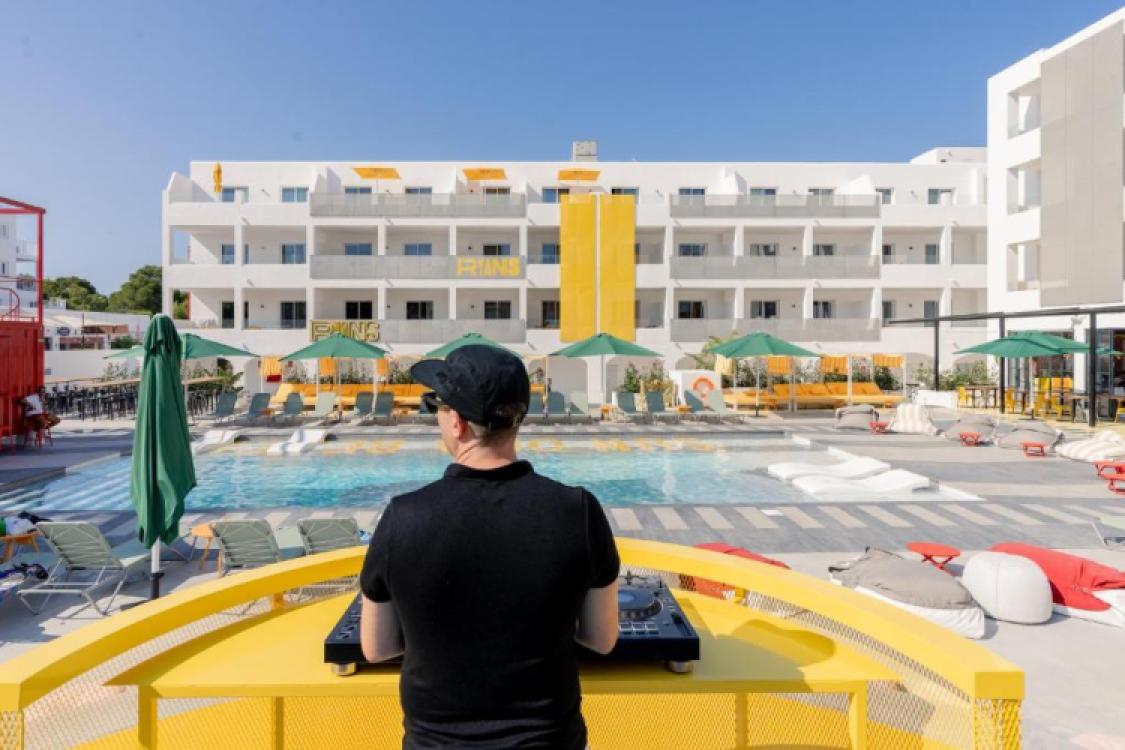 Ryans Lolas - Adult Only - 1