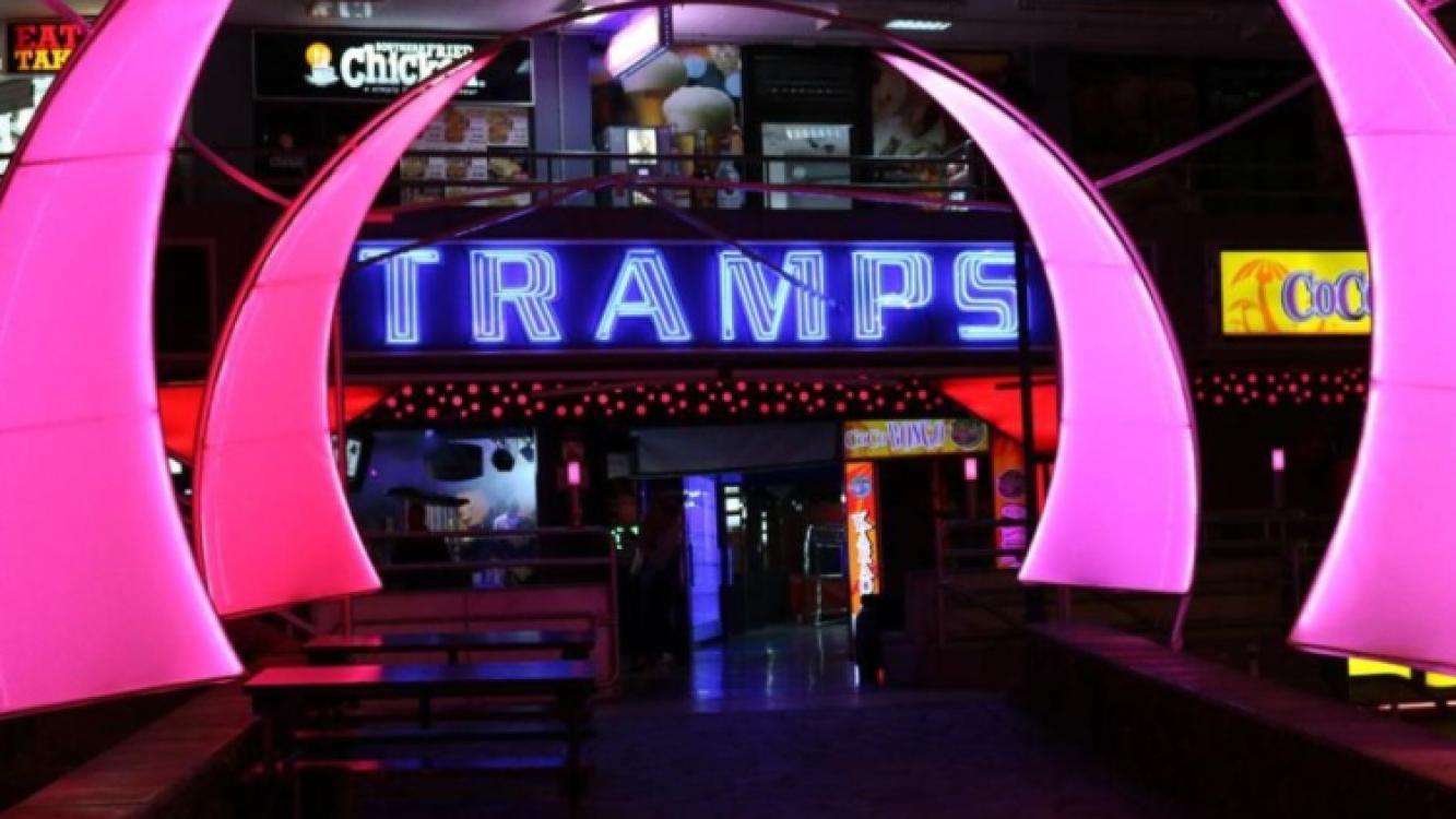 Private Booth with Drink Credit - 1