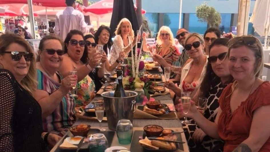 hen-bottomless-boozy-brunch-albufeira