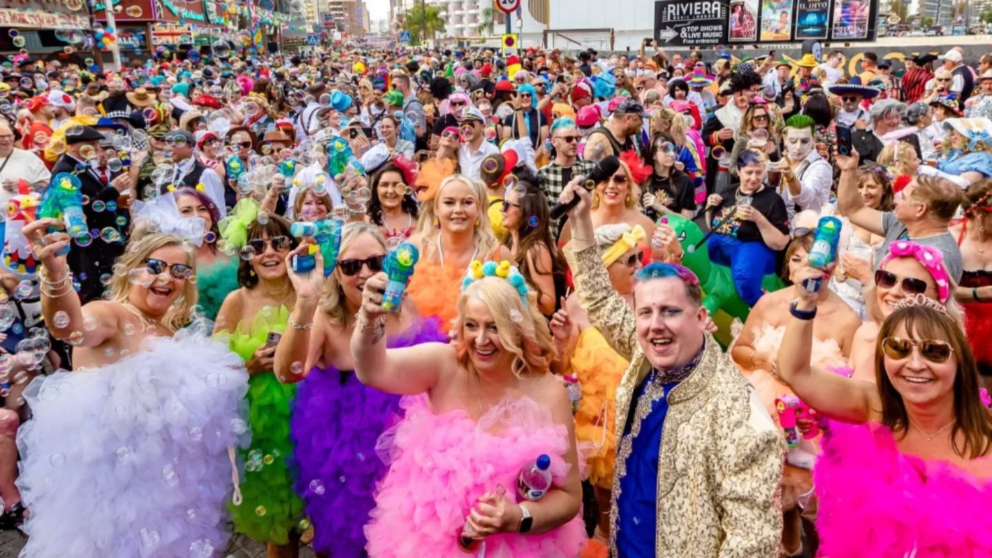 benidorm fancy dress party Fancy Dress Party 2025 de Benidorm: la fiesta de disfraces ms espectacular del ao