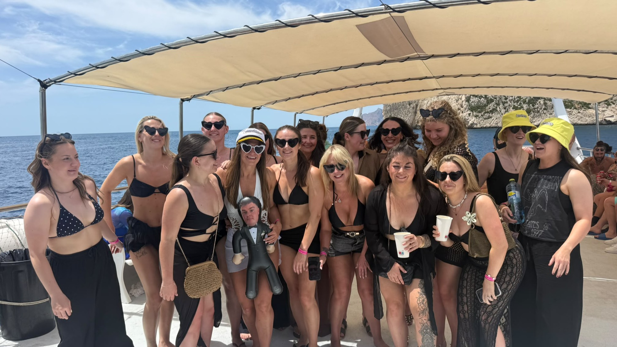 hen-boat-party